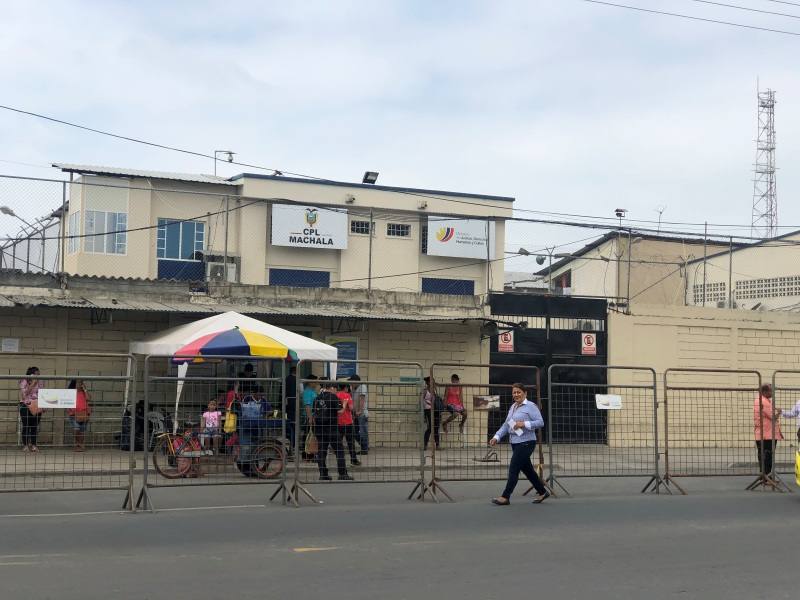 Recapturan a tres reos tras fuga en la cárcel de Machala