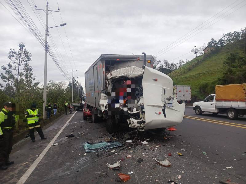 Afectación en el camión tras el choque.