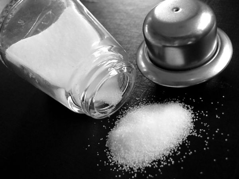 La sal es tan peligrosa como la cocaína, según cardiólogos