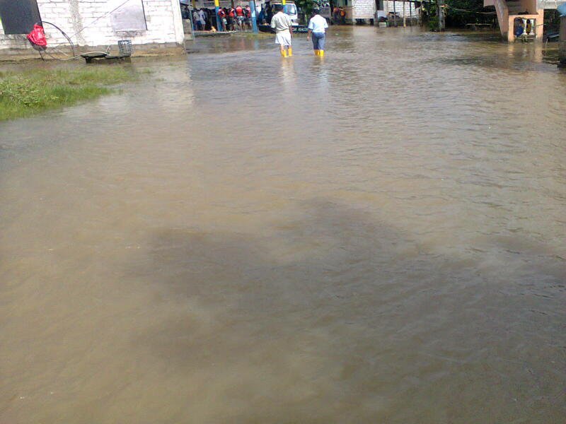Cien familias afectadas por inundaciones en Valencia, provincia de Los Ríos