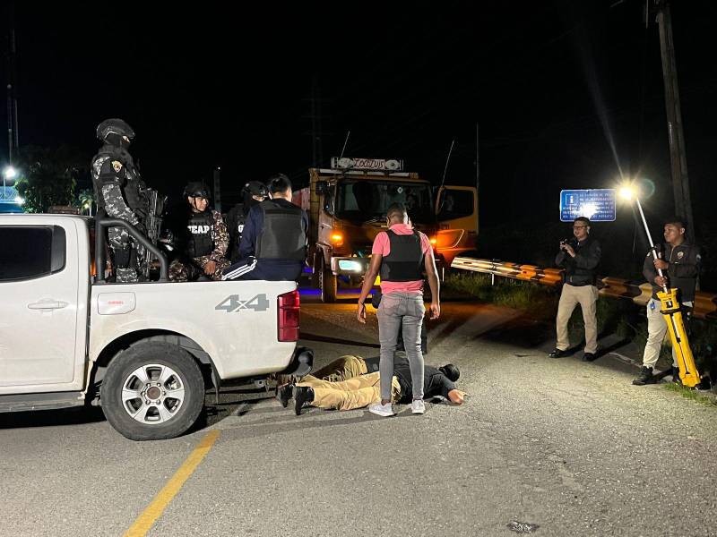 Según la versión ampliada de dos militares, los cuatro menores fueron bajados de la camioneta en el peaje Durán - Tambo y golpeados.