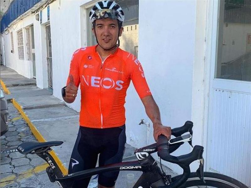 Carapaz encabeza protesta de ciclistas en Ecuador por colega atropellado