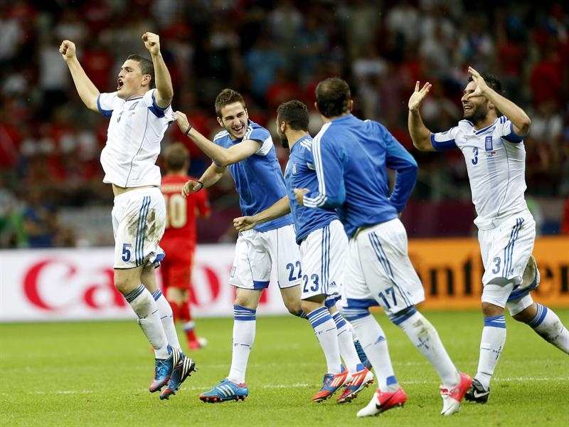 Grecia sorprende y elimina a Rusia; Jiracek salva a la República Checa en la Eurocopa