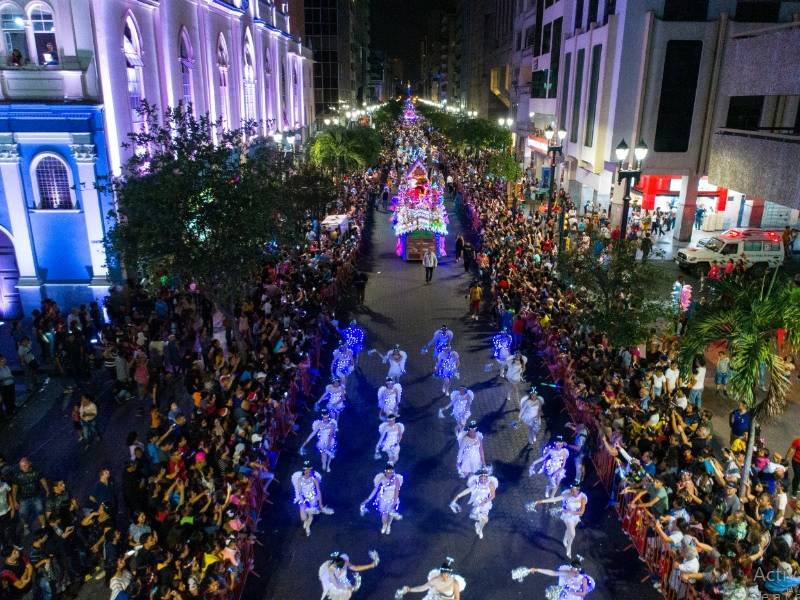 Desfile de Navidad recorrió el centro y sur de Guayaquil