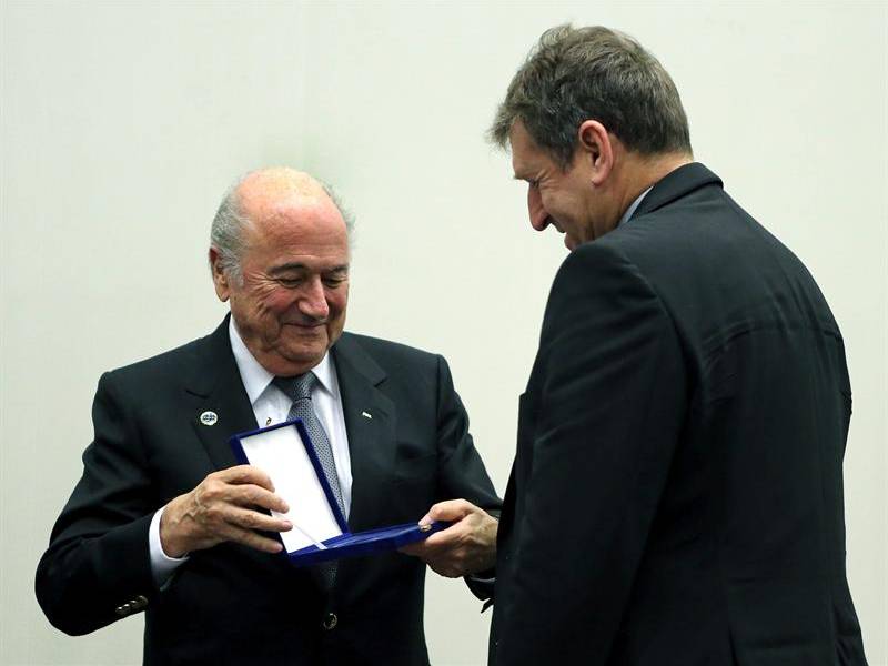 Joseph Blatter felicitó a Ecuador por su clasificación al Mundial