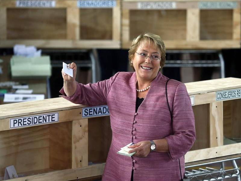 Bachelet toma ventaja según los primeros resultados en Chile