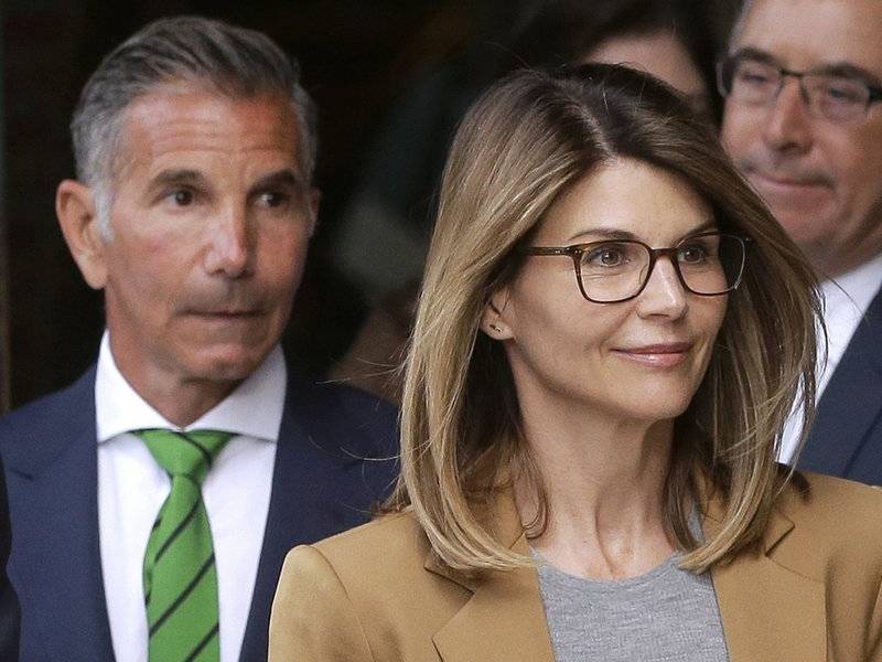 La actriz Lori Loughlin se declarará culpable de sobornos universitarios en EEUU