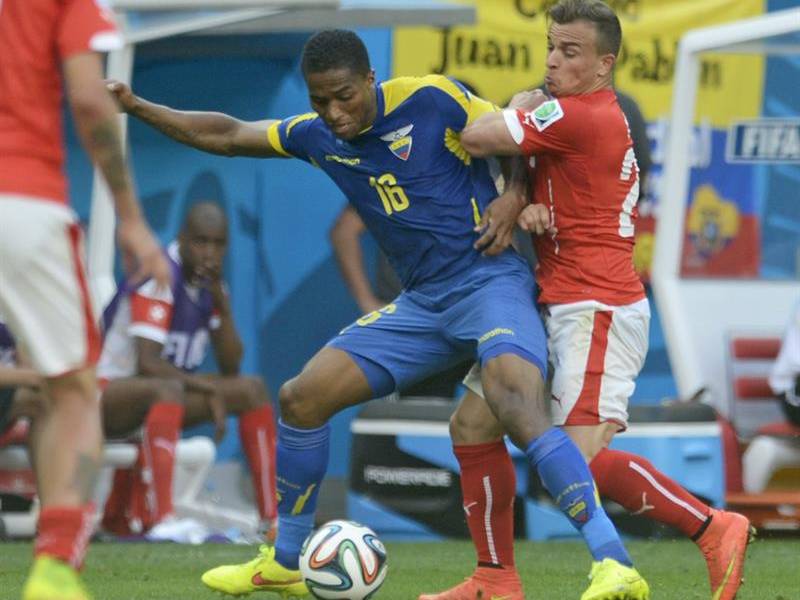 Antonio Valencia renueva por 3 años con el Manchester United