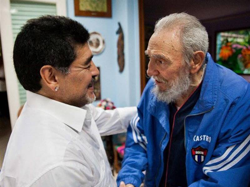 Diego Armando Maradona visita a Fidel Castro en La Habana