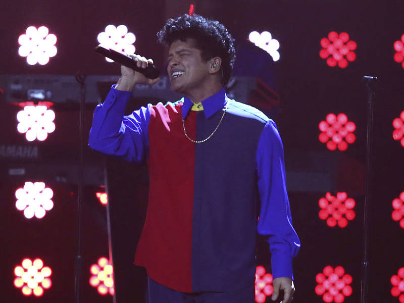 Bruno Mars ofrece concierto antes del Super Bowl