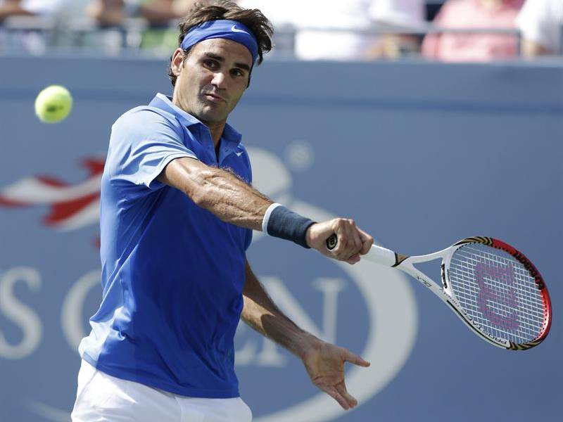 Federer arrolla a Berlocq y accede a la tercera ronda