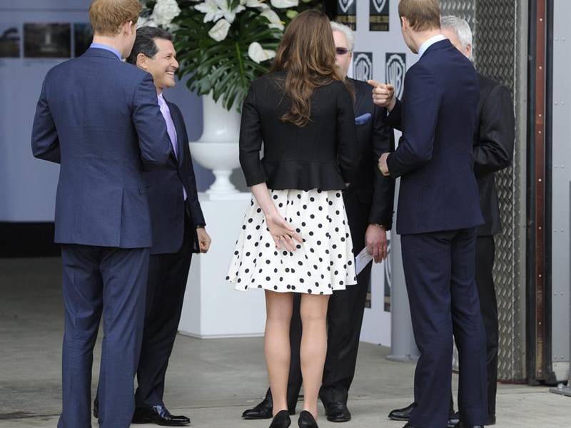 Kate Middleton luce embarazo en la primavera londinense