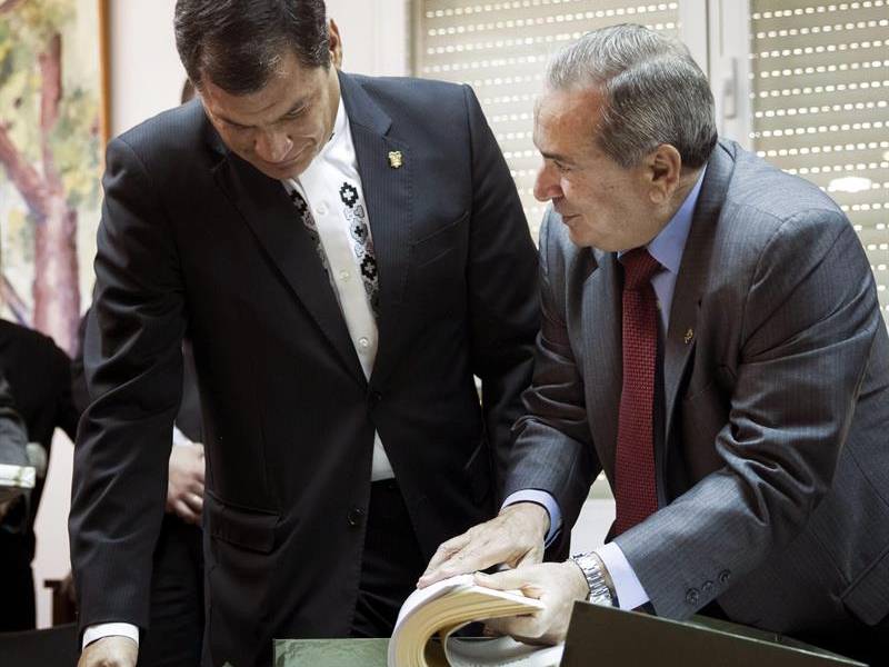 Correa asiste a firma de convenio científico entre España y Ecuador