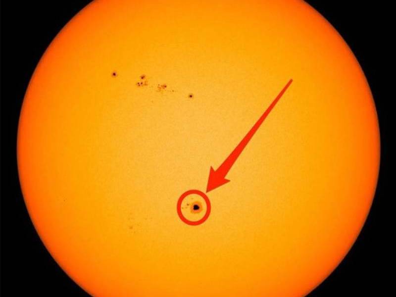 Una foto del Sol, tomada el 23 de mayo de 2023, en donde se destaca la mancha solar.