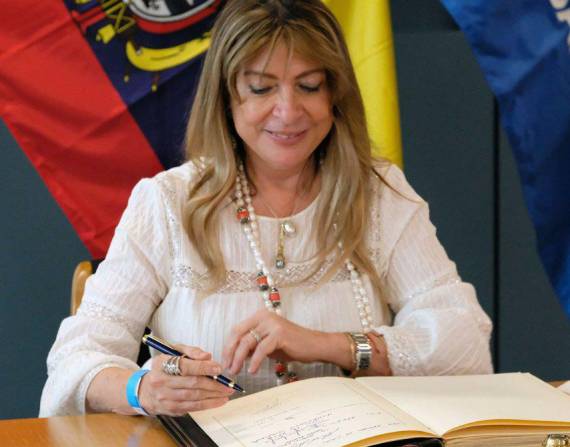 El pasado 21 de junio, la embajadora de Ecuador en Estados Unidos, Ivonne Baki, firmó el documento que reintegró a Ecuador al CIADI.