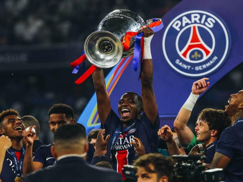 Willian Pacho en la final de la Champions League que el PSG le ganó al Inter de Milán.