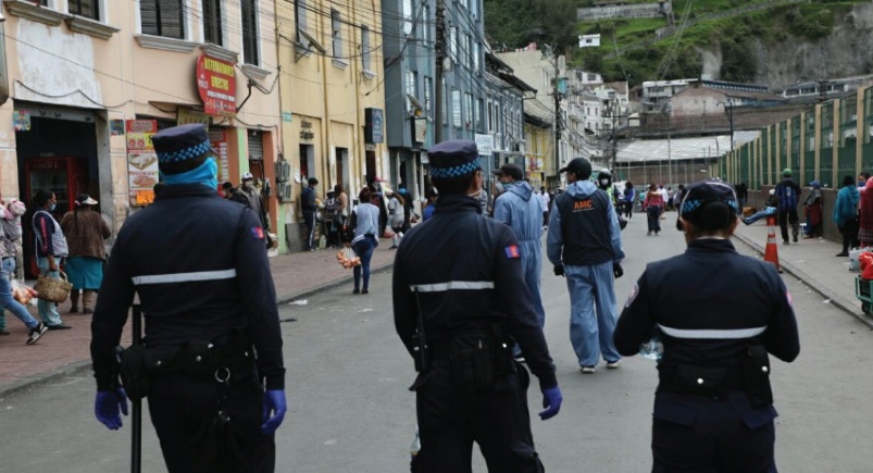 Aumentan controles en mercados de Quito para evitar propagación del COVID-19