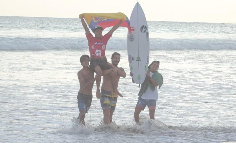 Ecuador logra 4 preseas de oro en torneo de surf en islas Galápagos