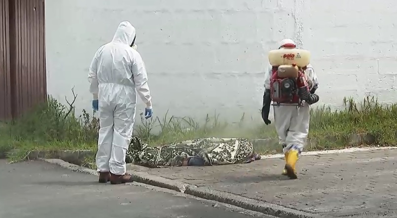 Quito: Hombre, presuntamente con COVID-19, murió en plena vía