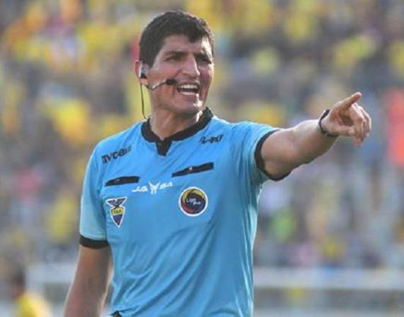 Diego Lara, árbitro agredido por hinchas del Deportivo Quito