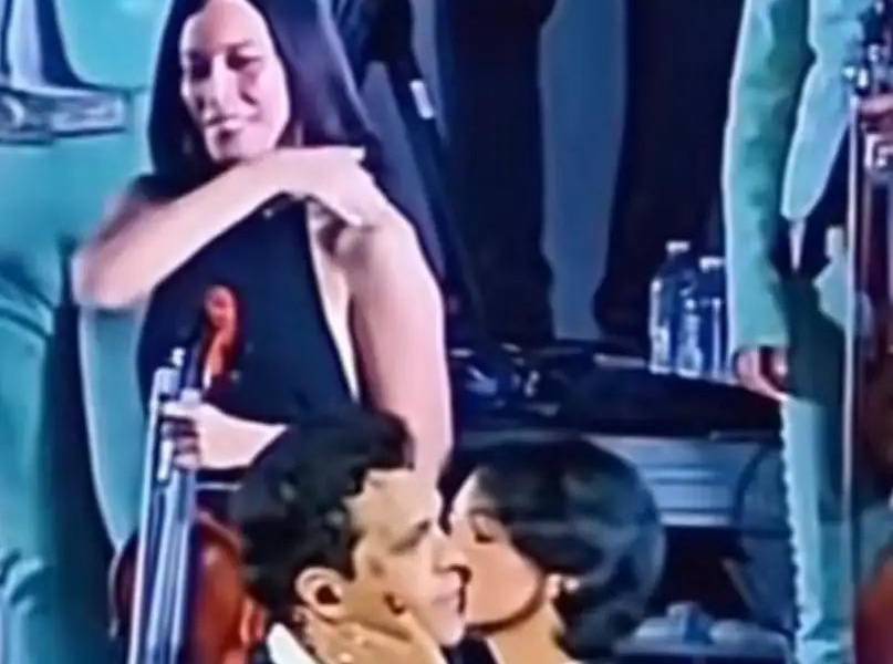 Internautas señalan una supuesta incomodidad de la violinista hacia Ángela en varios videos que circulan en redes sociales.
