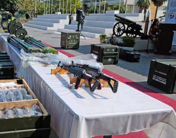 Cancillería ecuatoriana desea dialogar con China para discutir sobre el destino de 10.000 fusiles