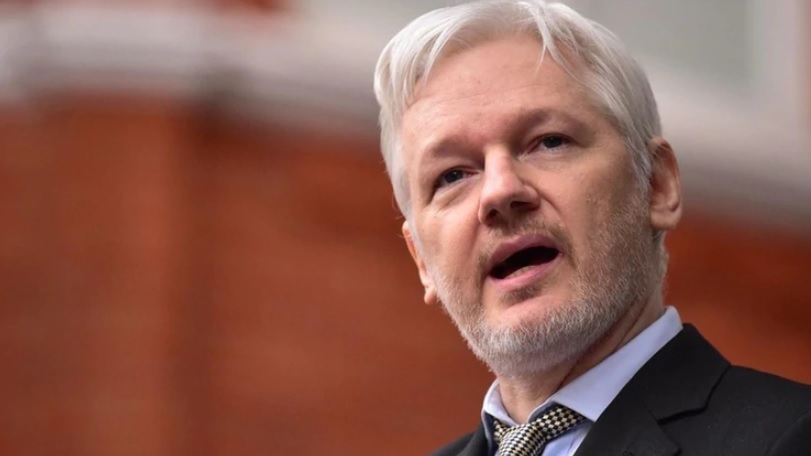 Assange asegura que fue espiado en la Embajada de Ecuador