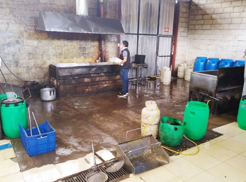 Clausuran planta procesadora de papas fritas y cueritos en Azogues