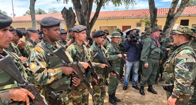 Militares venezolanos detienen a 7 colombianos