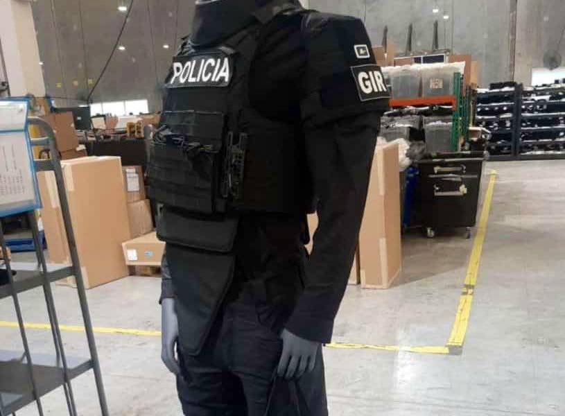 Imagen de uno de los chalecos que llegaron a Ecuador, destinados a la Policía Nacional.