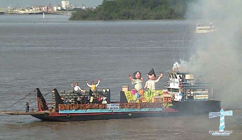 El Río Guayas se engalanó para las fiestas de Guayaquil