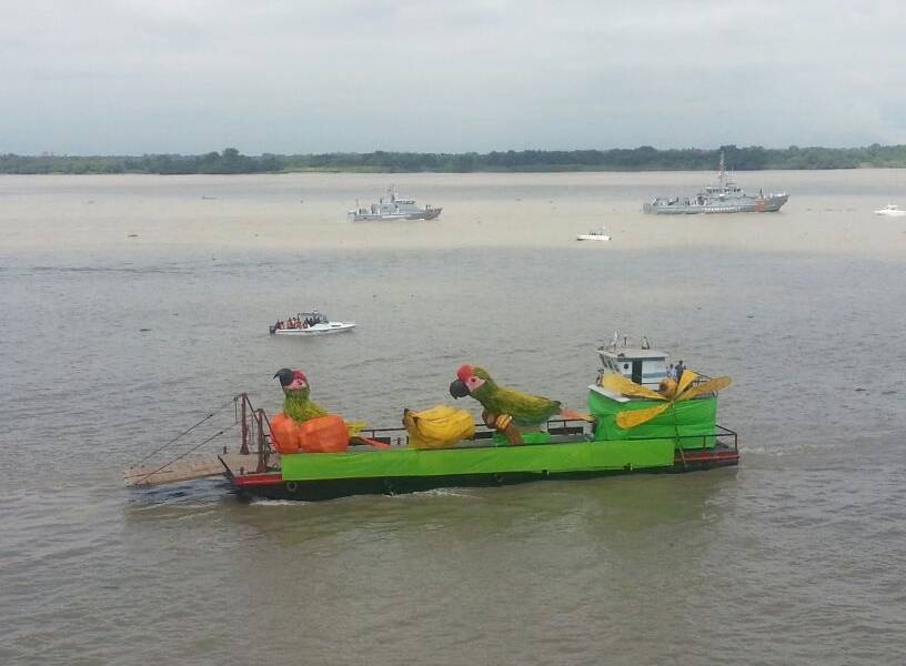 Decenas de embarcaciones participaron en desfile naútico dedicado a Guayaquil