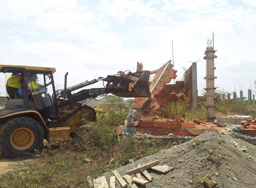 Un detenido durante desalojo de 20 viviendas en Durán