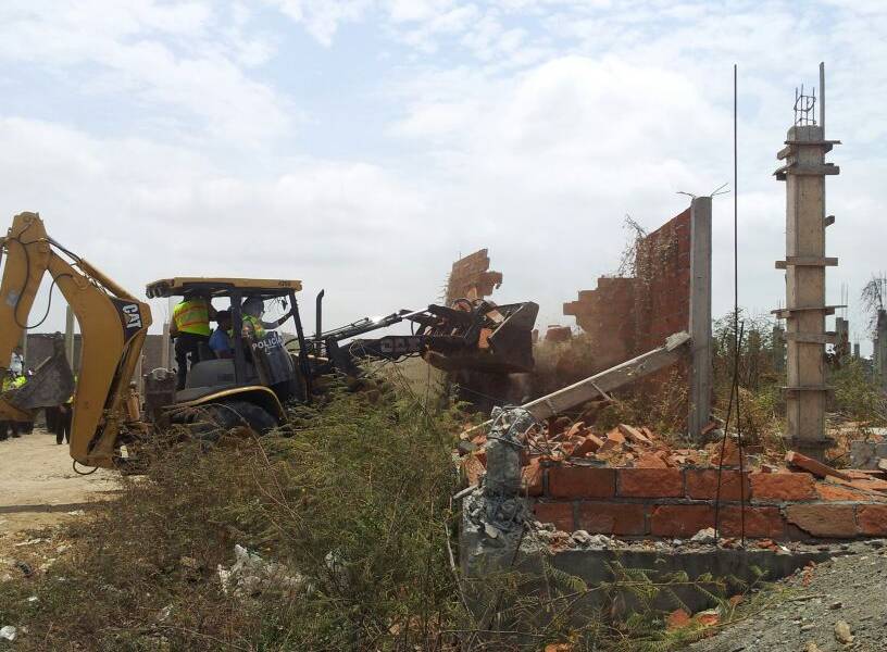 Un detenido durante desalojo de 20 viviendas en Durán