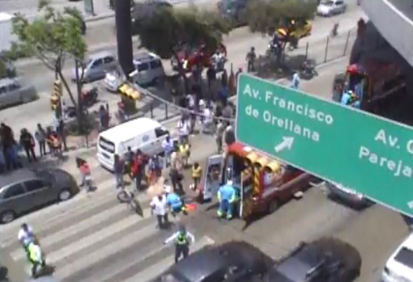 Arrollan a 4 personas cerca de centro comercial en Guayaquil