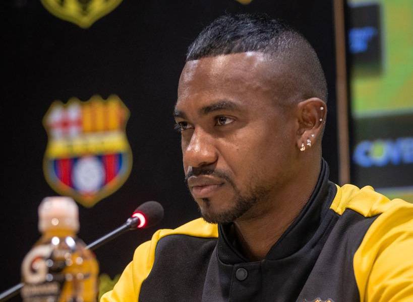 Dixon Arroyo mostró su apoyo a Ismael Rescalvo como entrenador de Barcelona SC.