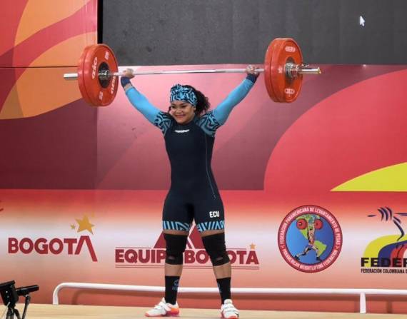 La pesista ecuatoriana Neisi Dajomes rompió récord en arranque, envión y en total.