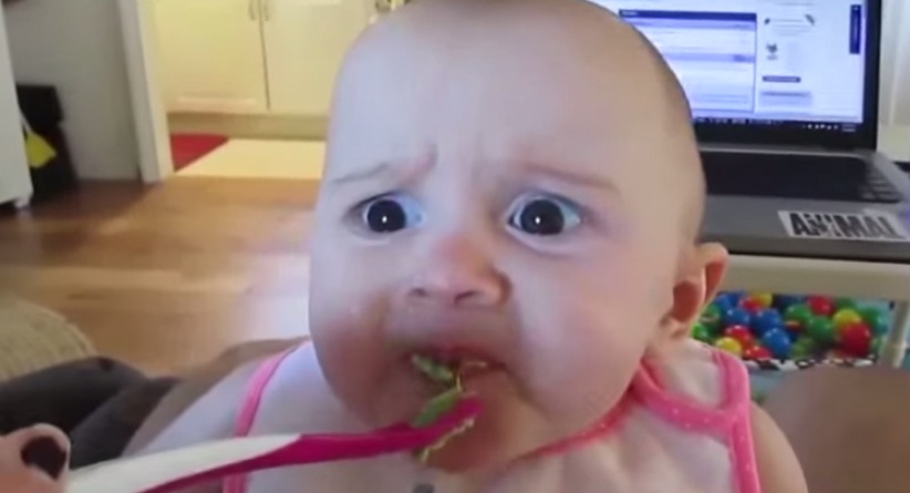(VIDEO) La divertida reacción de una bebé al comer aguacate por primera vez