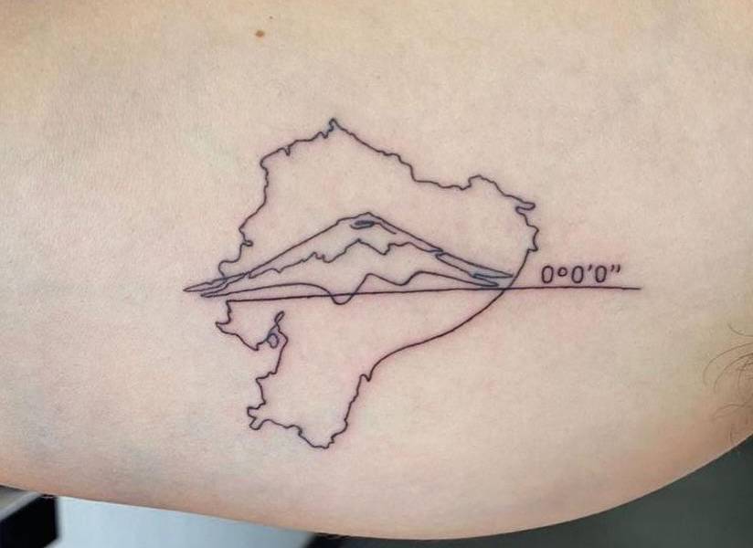 Hernán Galíndez se tatuó el mapa de Ecuador en el bíceps derecho.