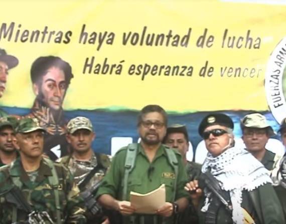 'Iván Márquez' (centro) es comandante de la disidencia de las FARC-EP, Segunda Marquetalia.