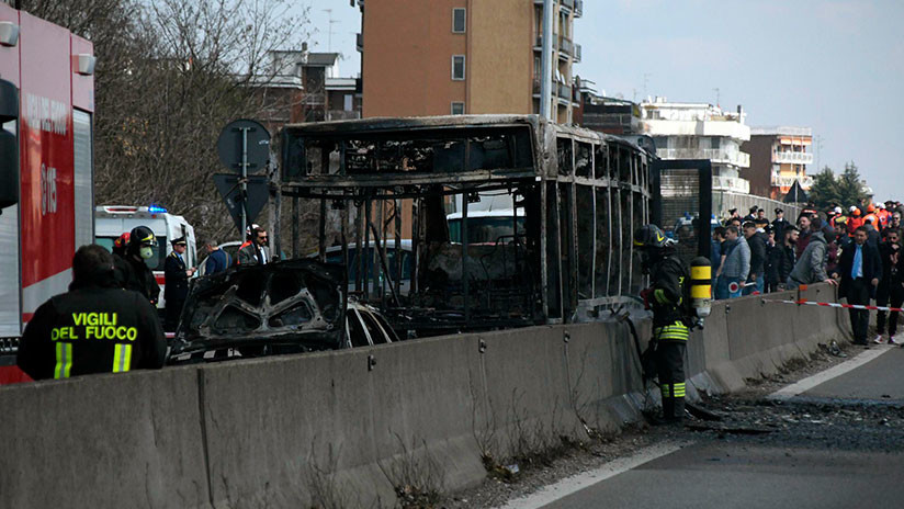 Un hombre prendió fuego a un bus escolar en Italia