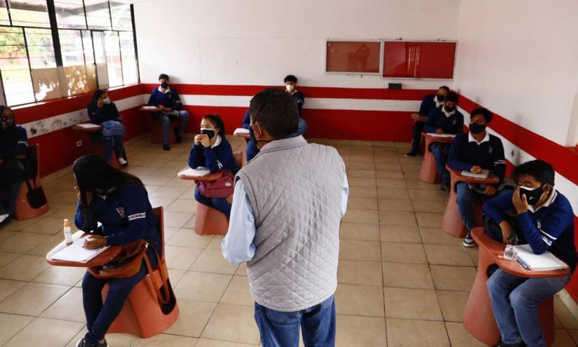 Nuevo reglamento a la Ley de Educación cambia límites para educación semipresencial y a distancia