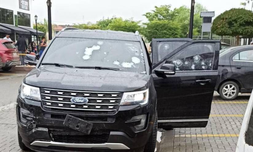 Así quedó el carro blindado de 'Joselo' tras un ataque de sicarios.