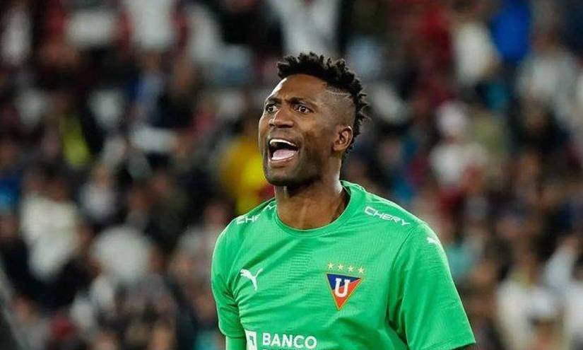 Alexander Domínguez en un partido con Liga de Quito