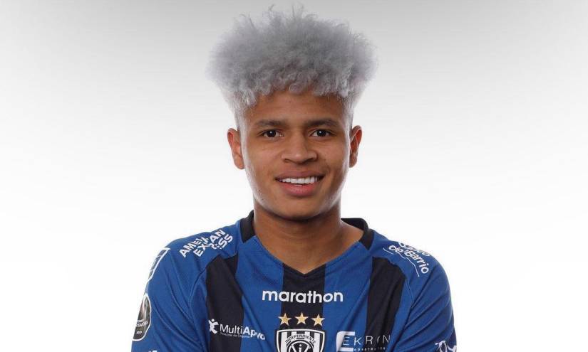 Patrick Mercado posa con la camiseta de Independiente del Valle