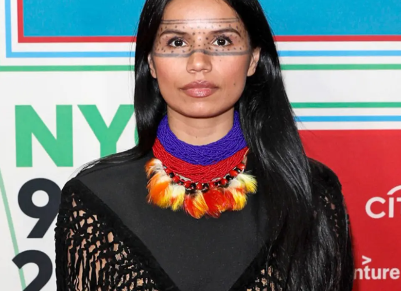 Nina Gualinga es defensora de los derechos indígenas y la justicia climática.