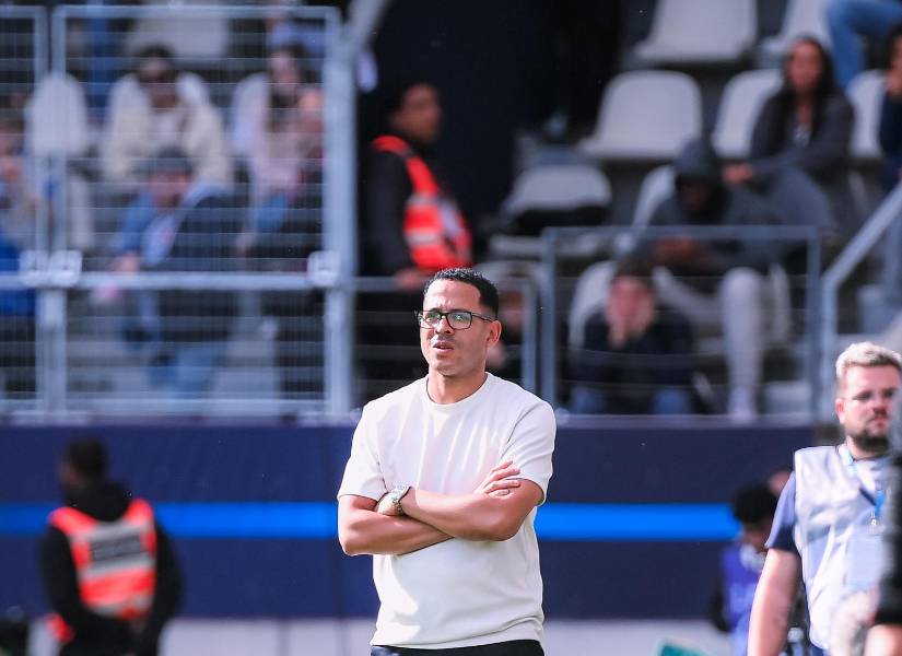 Liam Rosenior elogió a Kendry Páez por su gol con el Estrasburgo.