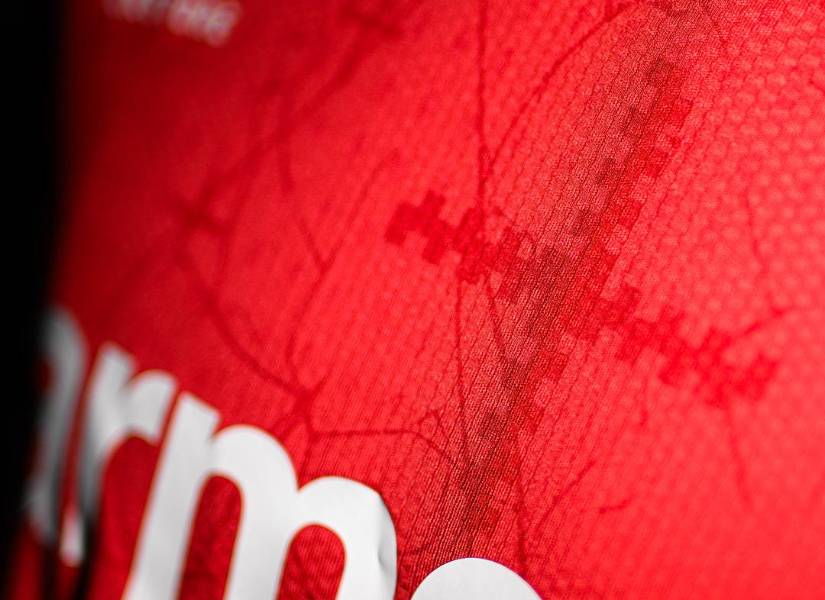 ¿Cuánto cuesta la nueva camiseta del Bayer Leverkusen que usará Piero Hincapié?