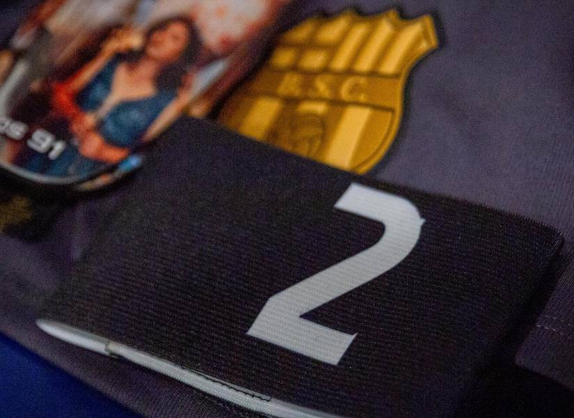 Barcelona SC vistió una cinta negra con el número 2 de Mario Pineida.