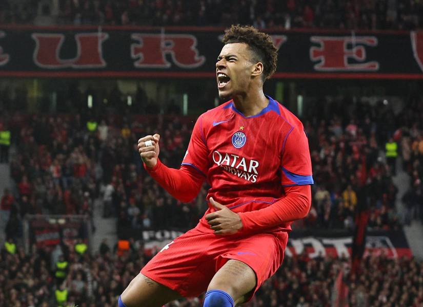 Désiré Doué, delantero del PSG, celebra su gol contra el Bayer Leverkusen por la fecha 3 de la Champions League